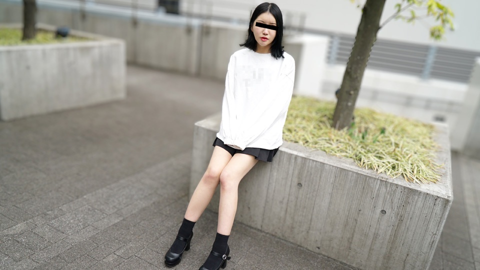 鈴宮ひかりが大胆に挑戦!トイレでのエッチな多目的体験